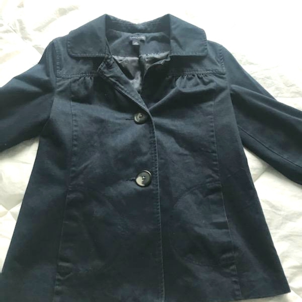 Woman’s S Navy Blue Tommy Hilfiger button up blazer!
